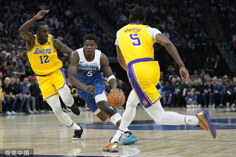 他打过三个 他打过三个